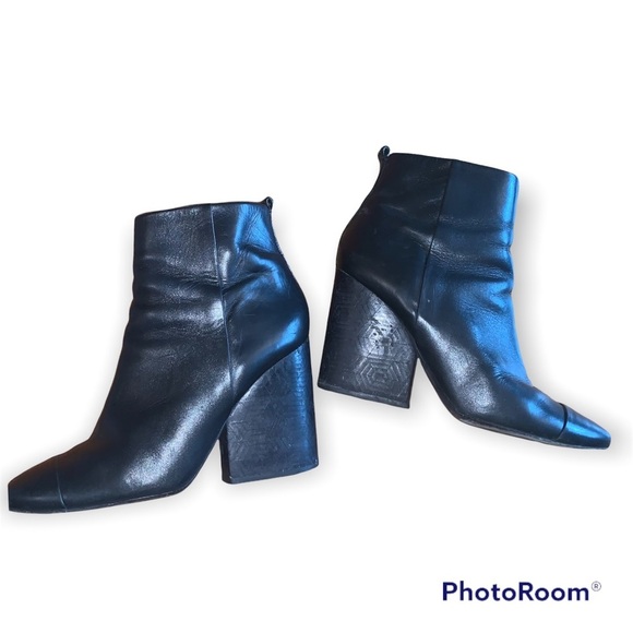 Tory Burch Grove Black Leather Block Heel Boots Booties size 9.5 - Picture 4 of 9